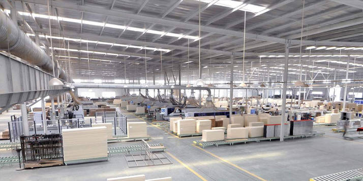 图为工厂车间的中央空调