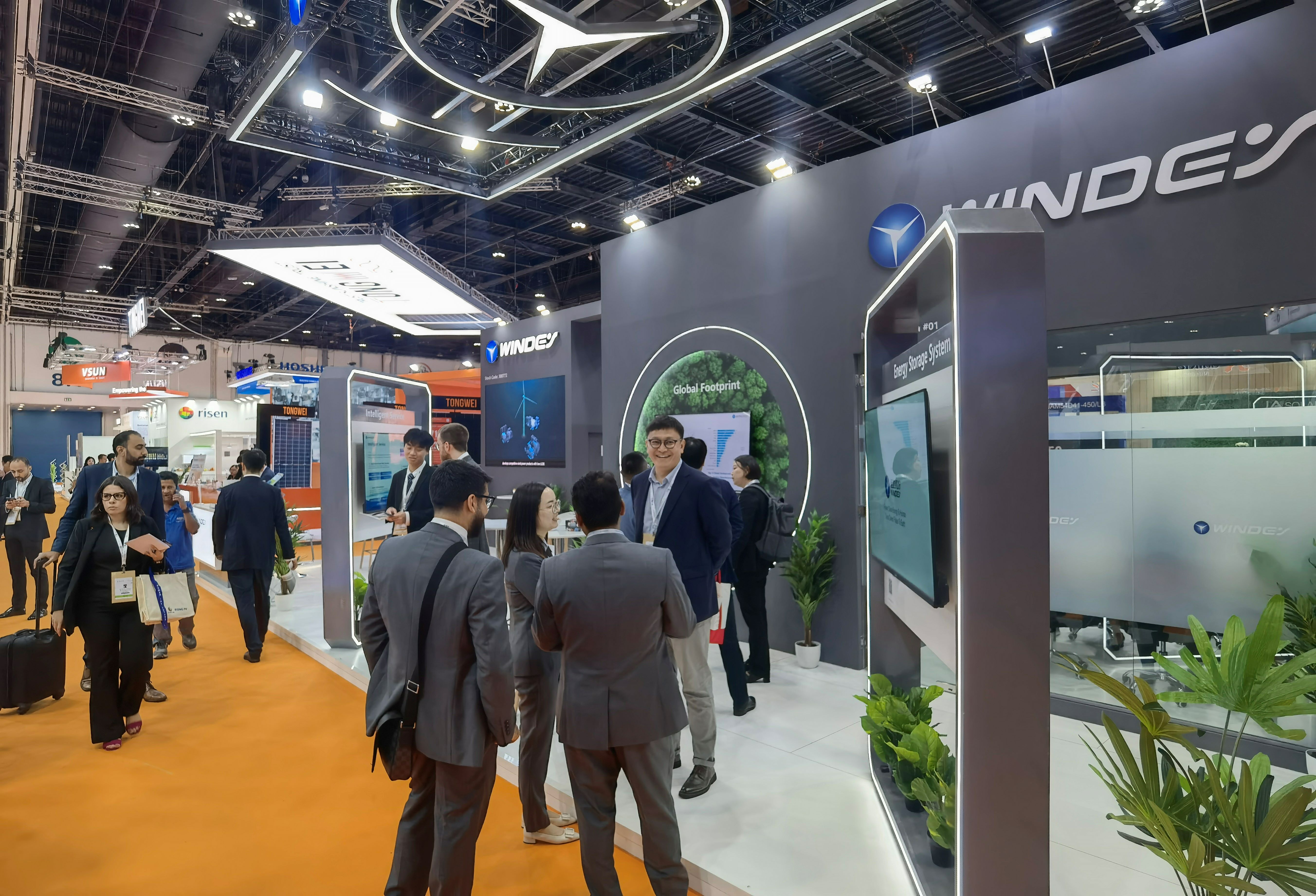 直击会。〈蠼惫18dj18股份惊艳亮相2024中东世界将来能源峰会